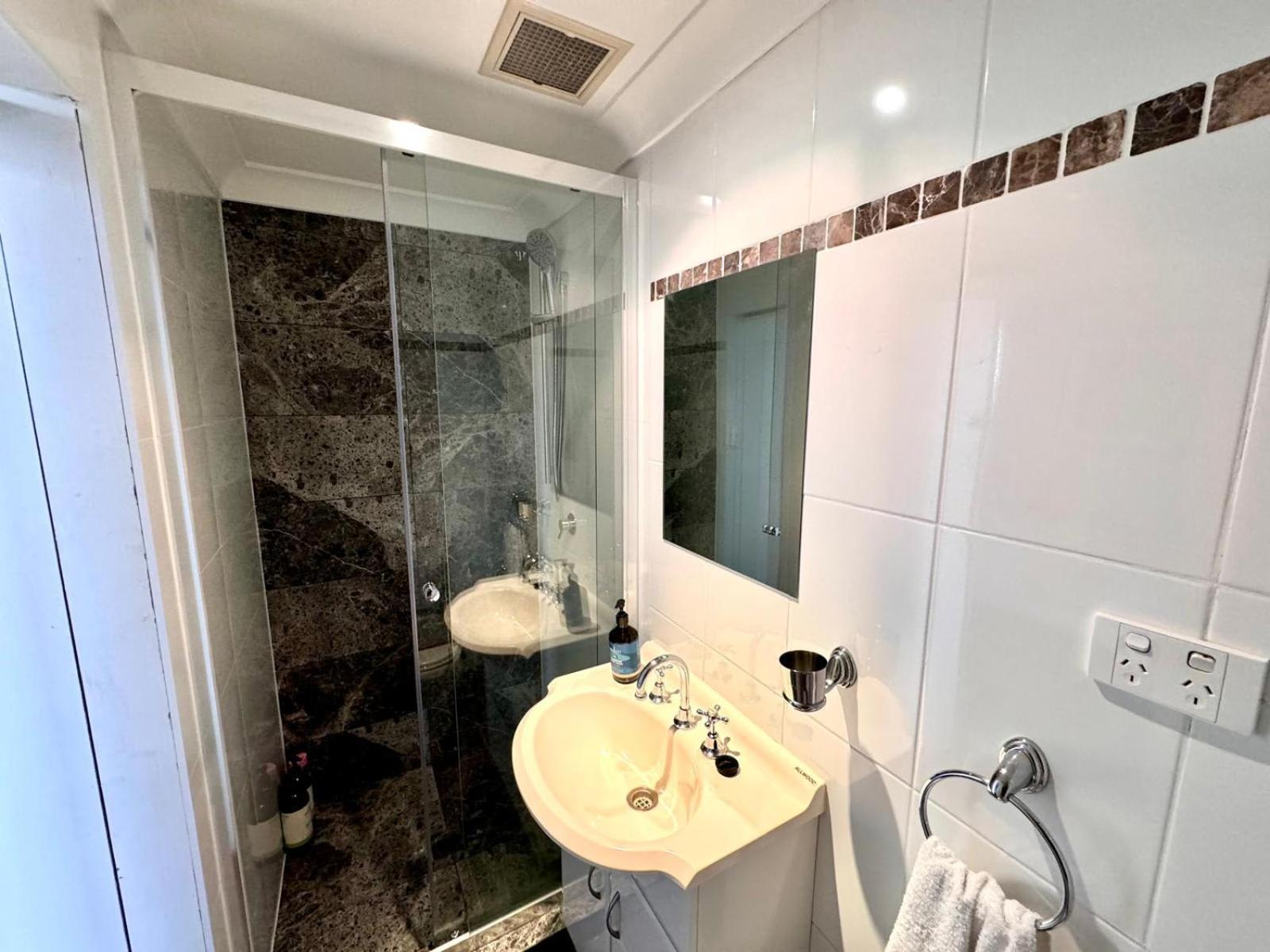 2 Bedroom 2 Bathroom With Balcony And Parking Sydney