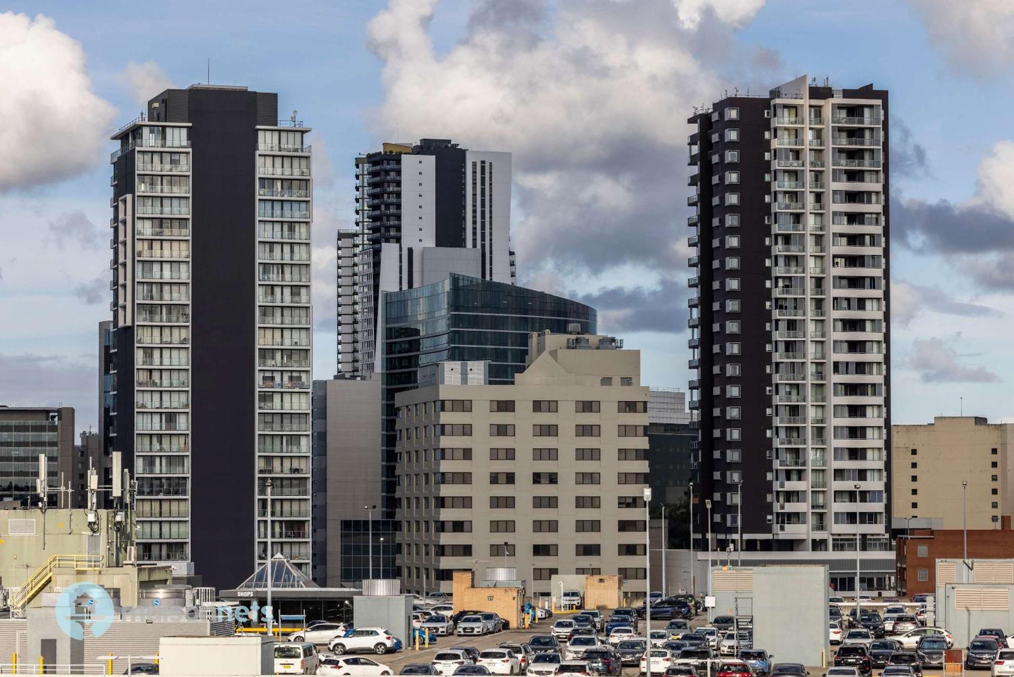 2 Bedroom 2 Bathroom With Balcony And Parking *