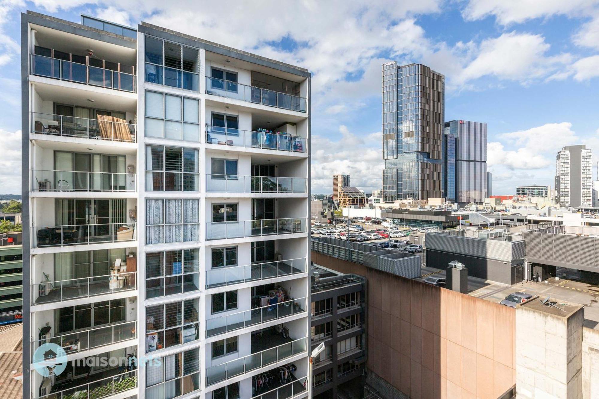 2 Bedroom 2 Bathroom With Balcony And Parking *