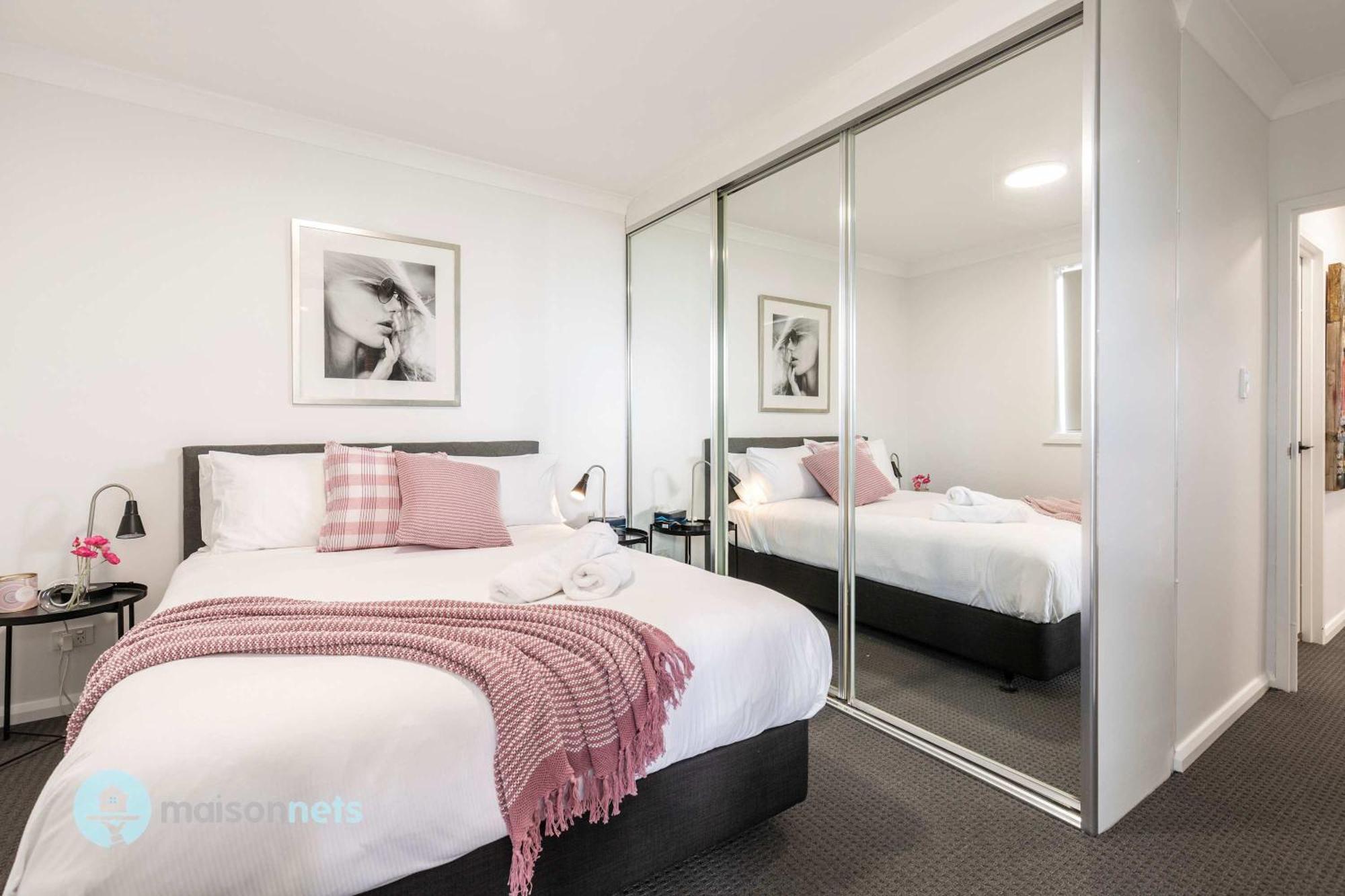 2 Bedroom 2 Bathroom With Balcony And Parking * Sydney
