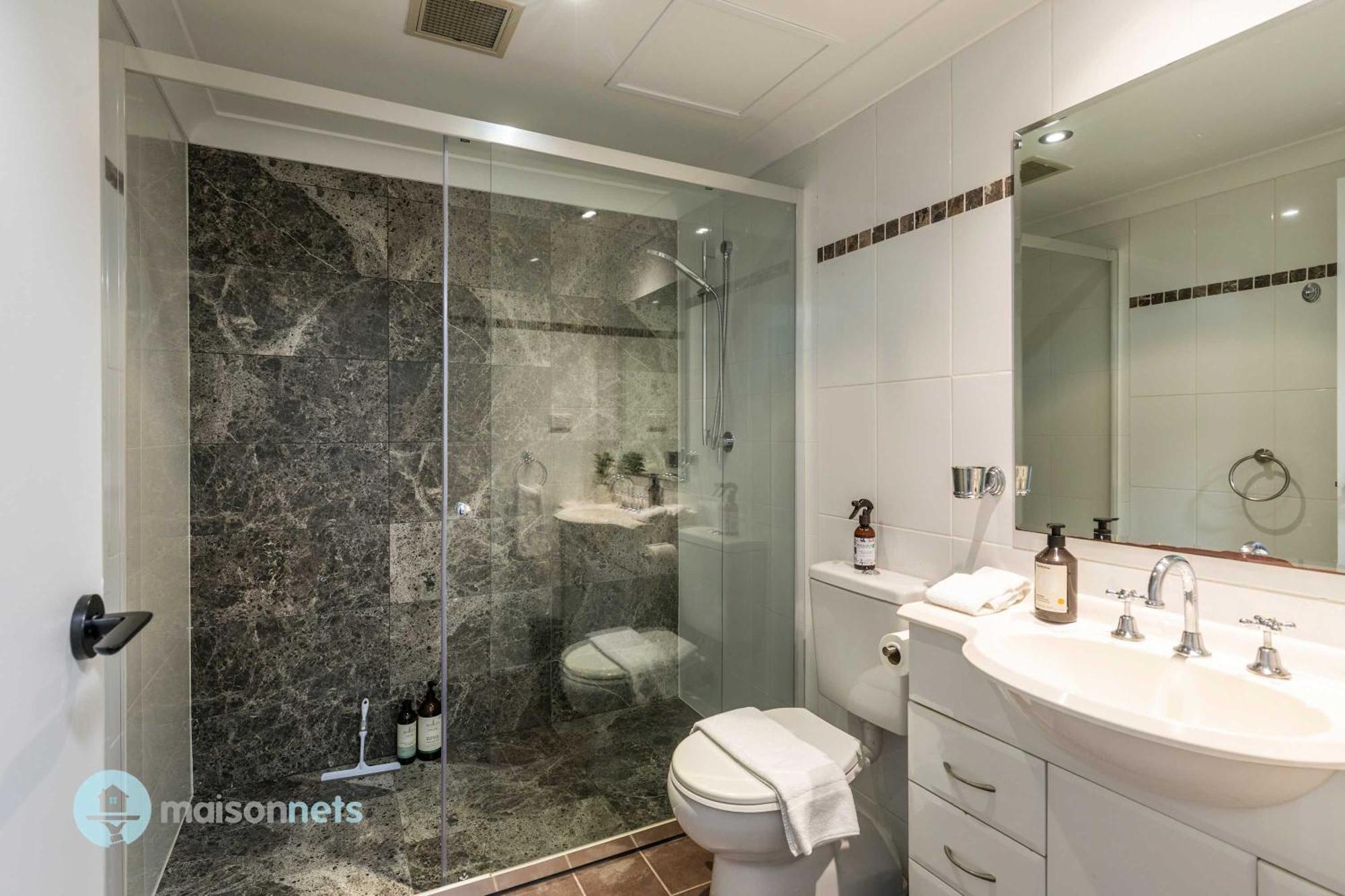 2 Bedroom 2 Bathroom With Balcony And Parking *