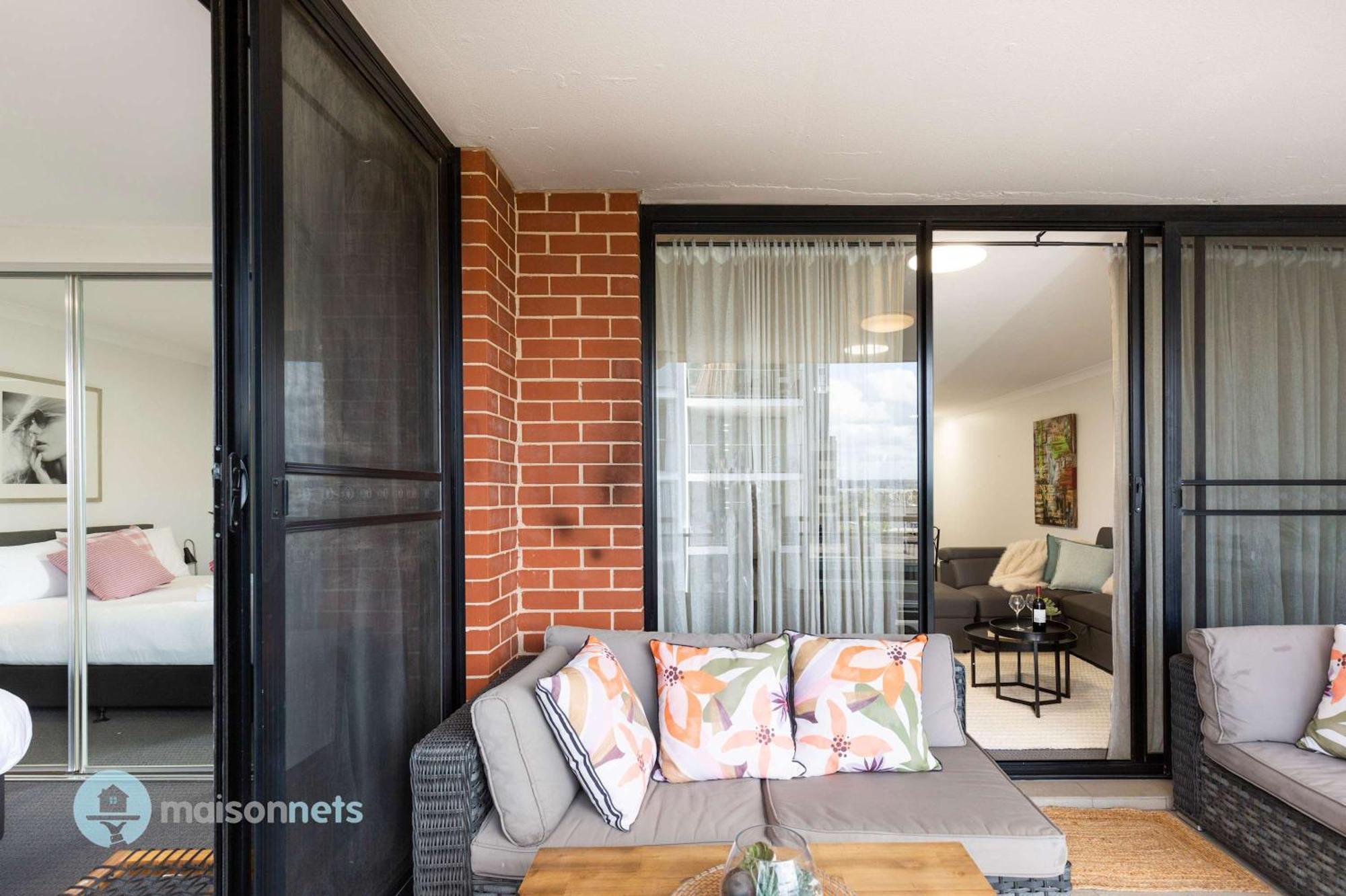 Apartment 2 Bedroom 2 Bathroom With Balcony And Parking