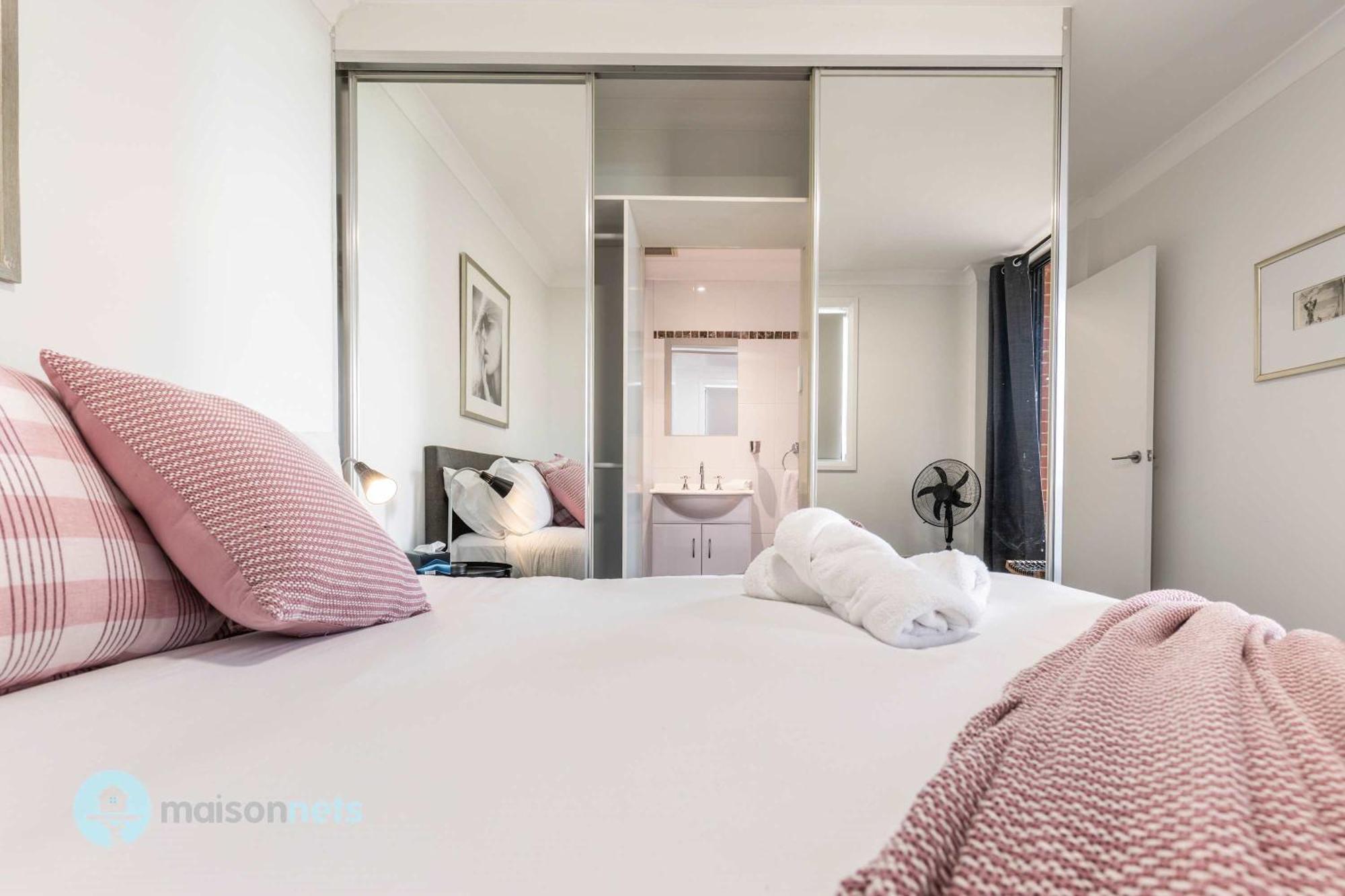 2 Bedroom 2 Bathroom With Balcony And Parking * Sydney