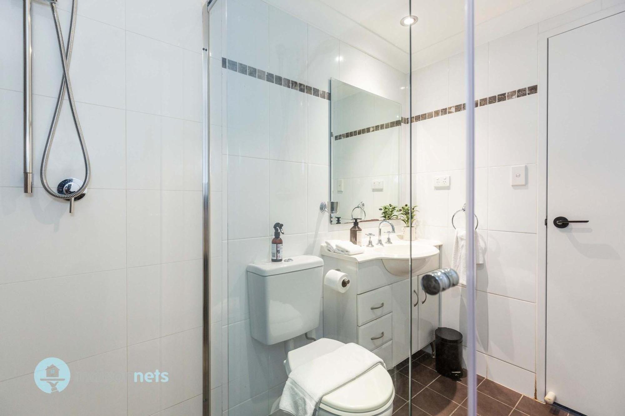 2 Bedroom 2 Bathroom With Balcony And Parking *