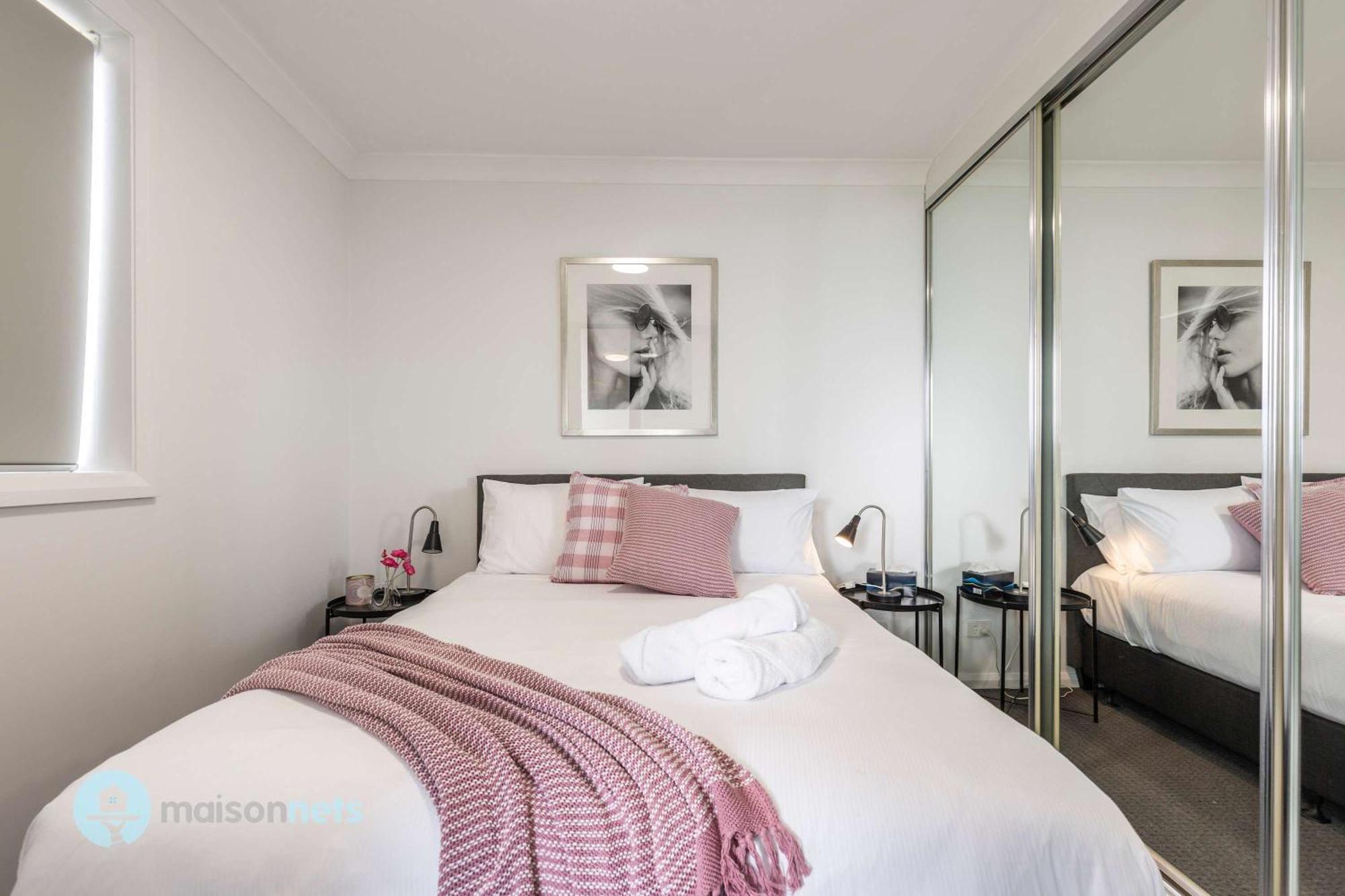 Apartment 2 Bedroom 2 Bathroom With Balcony And Parking