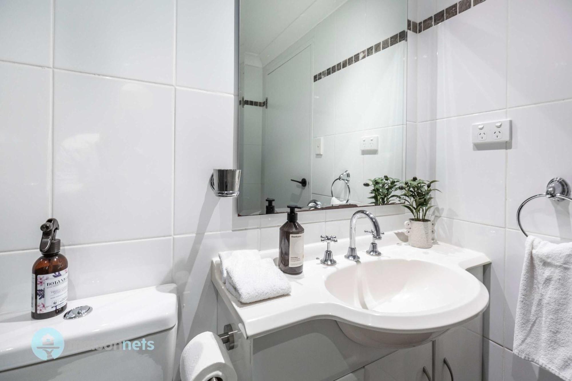 2 Bedroom 2 Bathroom With Balcony And Parking *